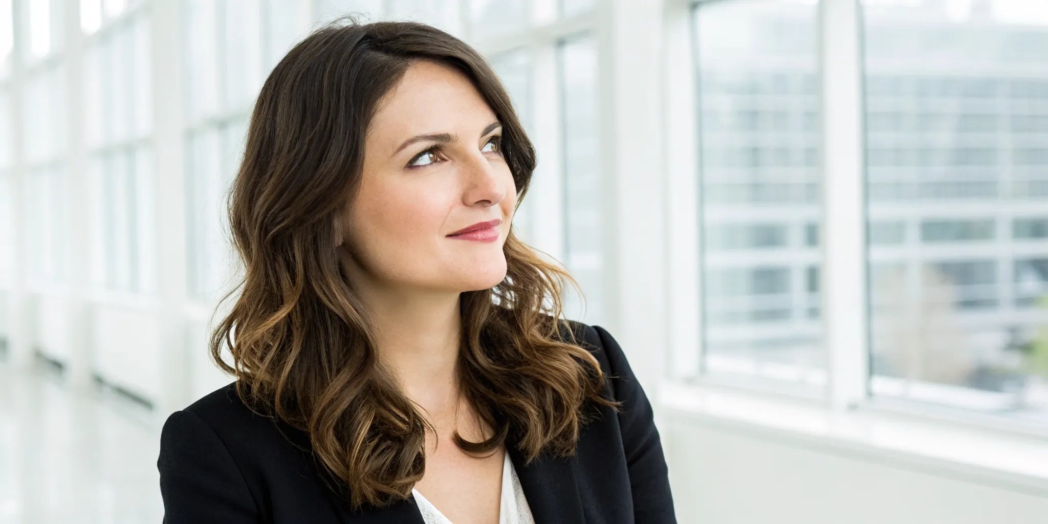A woman with a long, natural-looking loose wave wig.